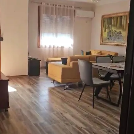 Sunflower Apartment *